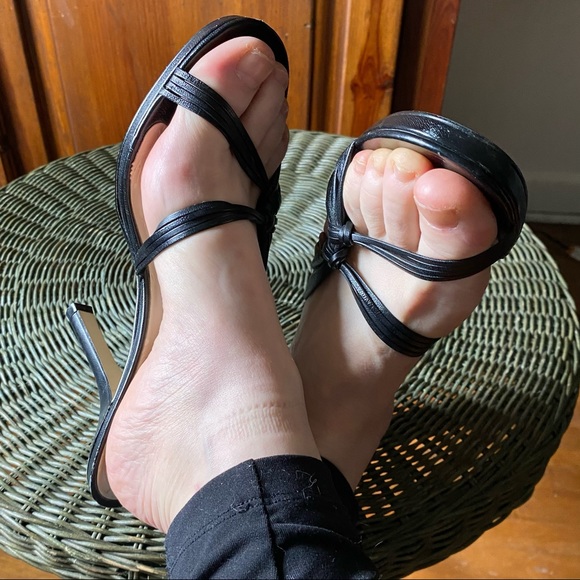 Black high heels 👠 9M 🛍🌺 Free in bundle! - Picture 9 of 10